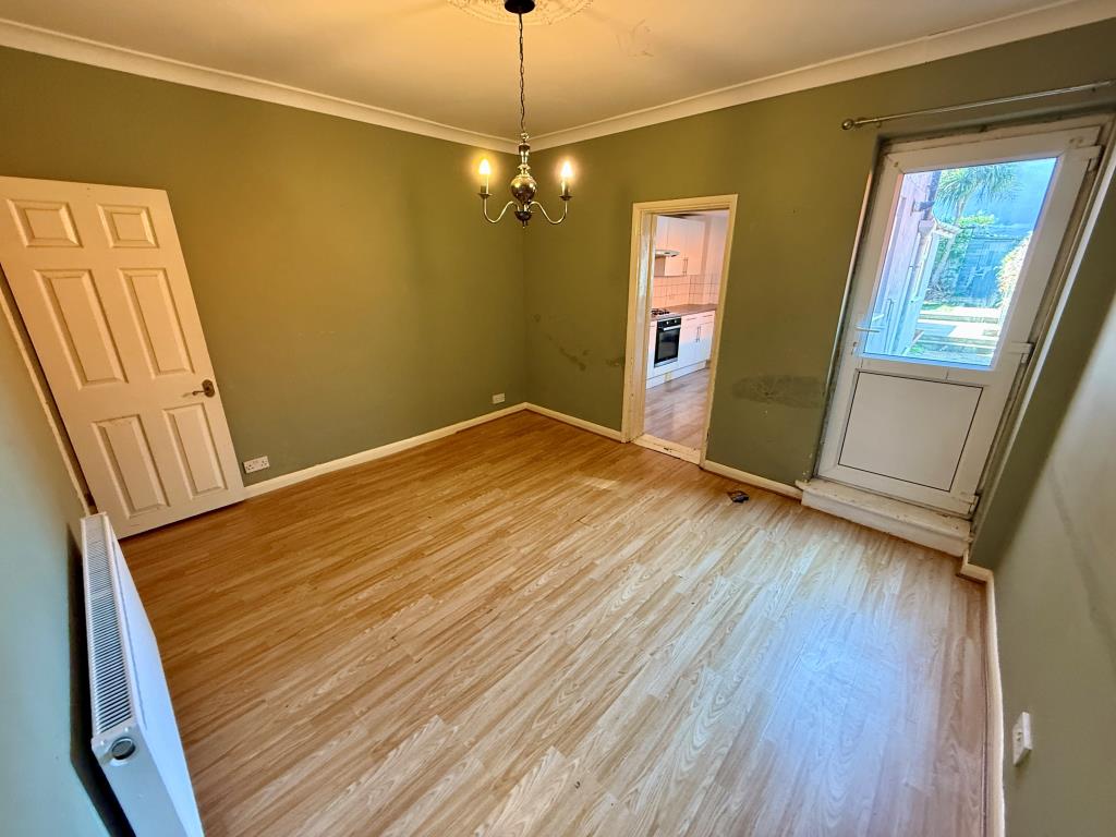 Lot: 23 - VACANT FOUR-BEDROOM HOUSE - Dining room